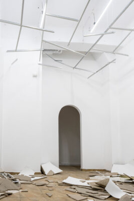 Krassimir Terziev, I come very briefly to this place. I watch it move. I watch it shake.*, installation view, Punta Gallery, Sofia, 2022