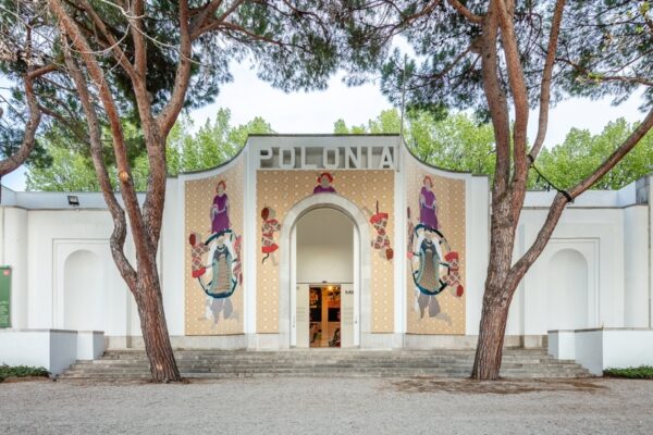 Małgorzata Mirga-Tas, Re-enchanting the World ,exhibition view, Polish Pavillon Biennale Venezia 2022, photo Daniel Rumiancew, Courtesy Zacheta National Gallery of Art
