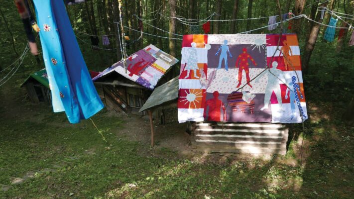 Małgorzata Mirga-Tas, Wesiune Thane (Forest Place), 2016