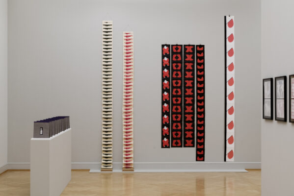 Geta Bratescu, Installationsansicht, Kunstmuseum St Gallen, Photo Sebastian Stadler