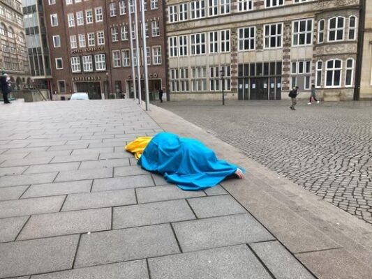 Maria Kulikovska. 254, What is the Proper Way to Display a Flag?, Weserburg Bremen