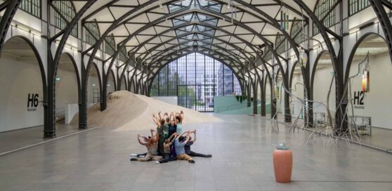 Alexandra Pirici, Attune, Hamburger Bahnhof, Photo Edi Constantin