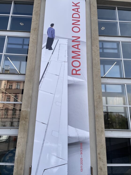 Roman Ondak, The Day After Yesterday, Kunsthalle Praha, 2025/2026