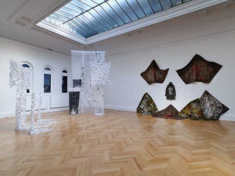 Šejla Kamerić, Ausstellungsansicht You, Who Can Fly, 2025, FC Linz, Foto: Michael Maritsch