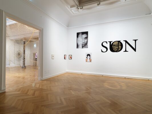 Šejla Kamerić, Ausstellungsansicht You, Who Can Fly, 2025, FC Linz, Foto: Michael Maritsch